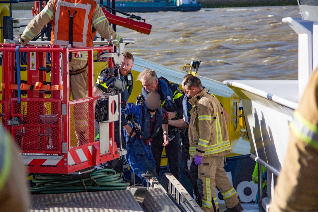 Er werd een gewonde vermoed in het ruim, maar de man bleek zich er slechts te hebben verborgen. (Foto Media TV)